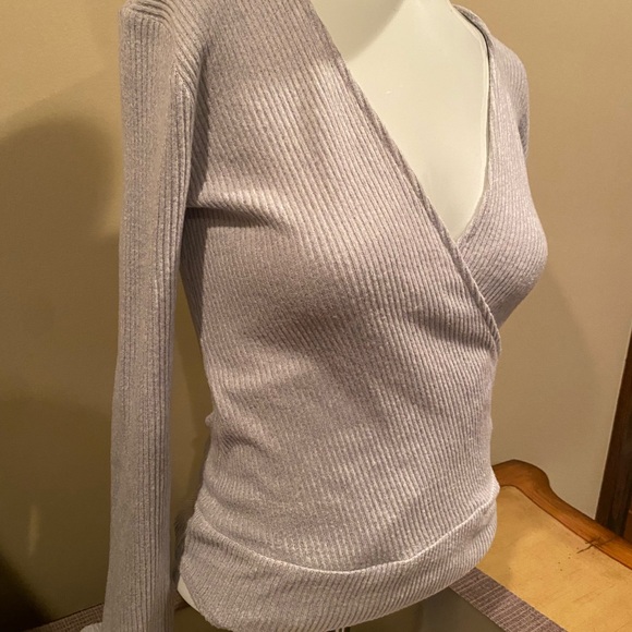 Express Ladies Heather Gray Long Sleeve Faux Wrap Throng Bodysuit NWT - Picture 4 of 10